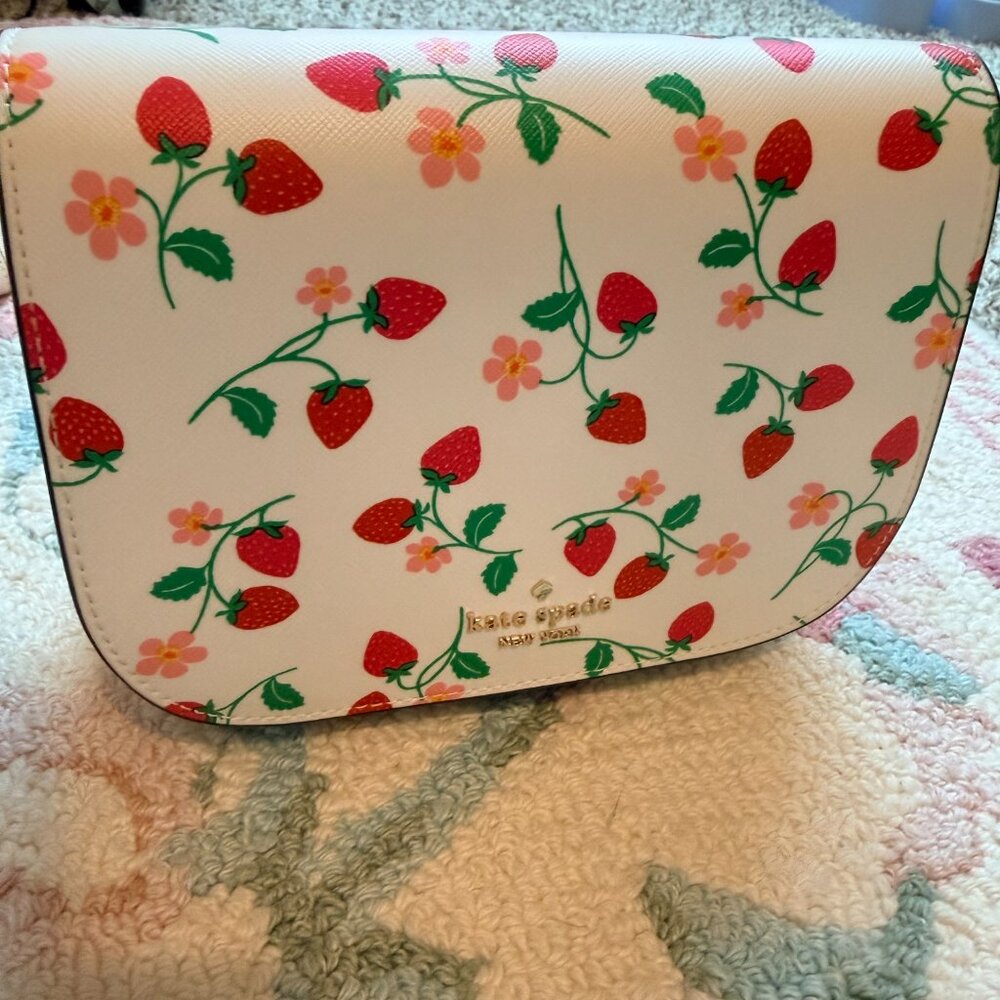 Kate Spade Madison Strawberry Vine Printed Saffiano Saddle Bag (Pre-loved) - Picture 2 of 5